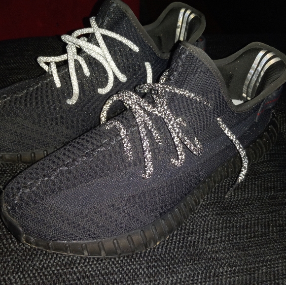 Adidas Yeezy Boost 350 v2 blacks sz 11 - Picture 7 of 11